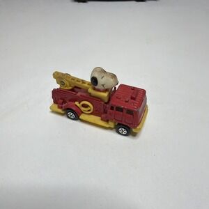 Vintage SNOOPY Mini Diecast Fire Truck Freewheeling Action Aviva 1966 Hong Kong